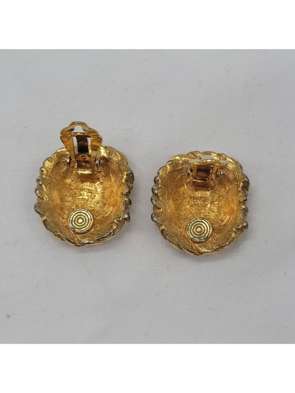 Gold-Tone Woven Clip-On Earrings By AK With Textured Design Vtg Classic Style 1" - Picture 13 of 15